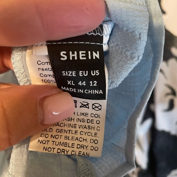 Women’s V-Neck Top - Picture 4 of 5